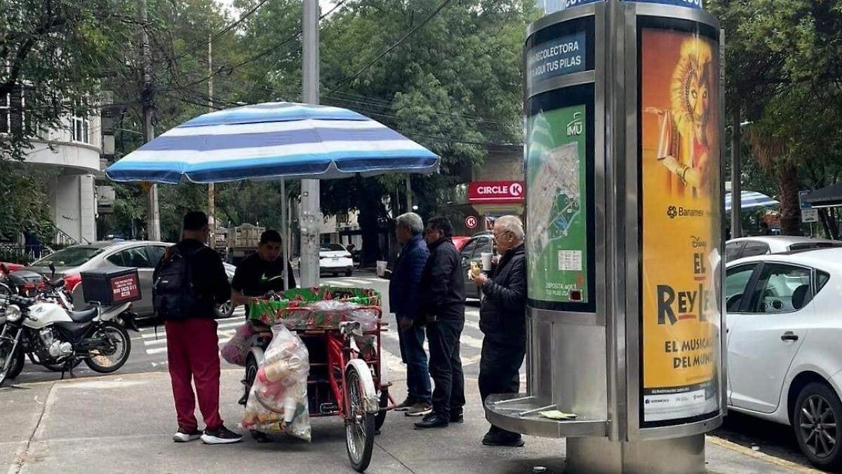 Entre triciclos y termos de 40 litros: el trabajo de los cafeteros ambulantes de CDMX - La Prensa